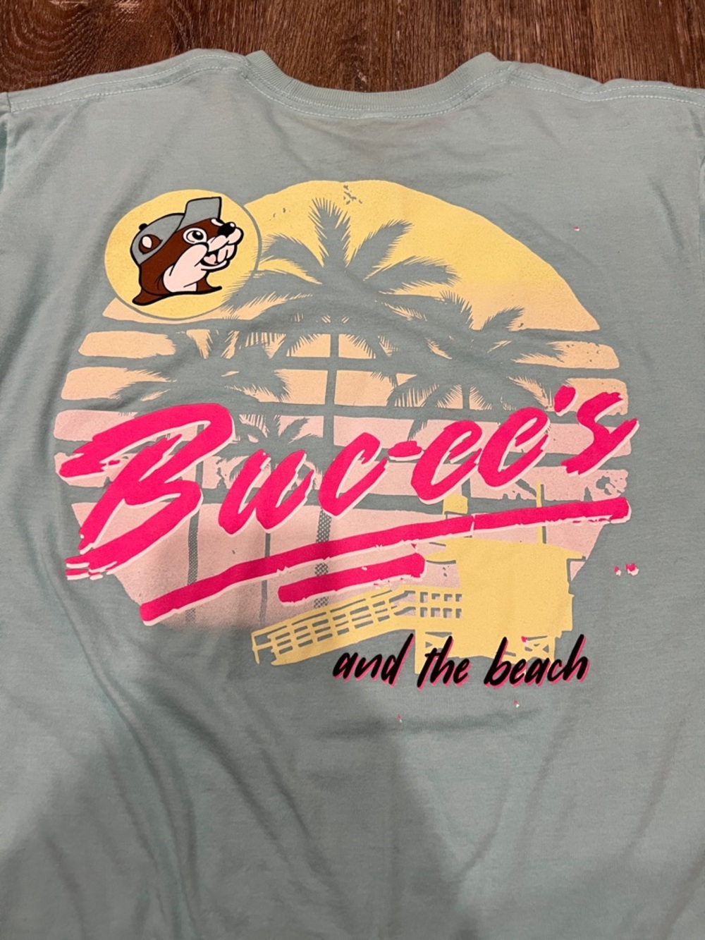 Retro Buc-ee women’s shirt - Picture 3 of 3